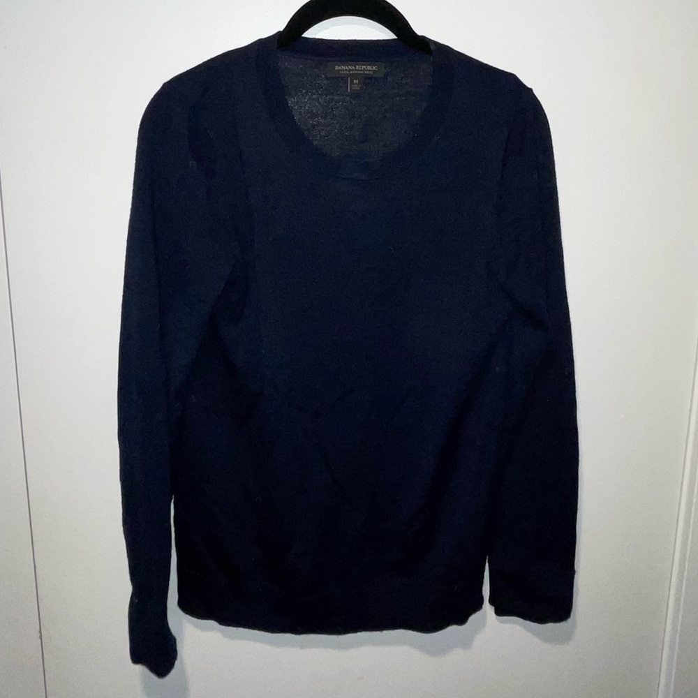 Banana Republic Wool V Neck Sweater in navy blue